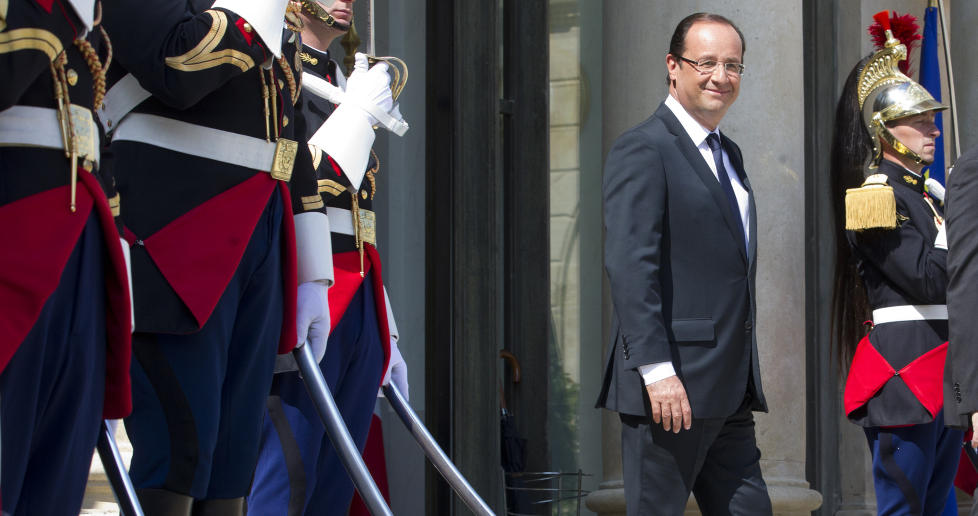 UTVISTE AMBASSAD�REN: Den franske presidenten, Francois Hollande, venter p� presidenten for Benin og Den afrikanske union,Thomas Boni Yayi, i Paris i dag. Foto: AP Photo Jacques Brinon