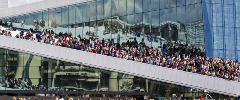 - Bieber skal komme i helikopter