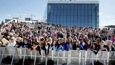 4000: Snaue 4000 er p� Operataker for � se Justin Bieber opptre i kveld. Foto: Torbj�rn Gr�nning / Dagbladet