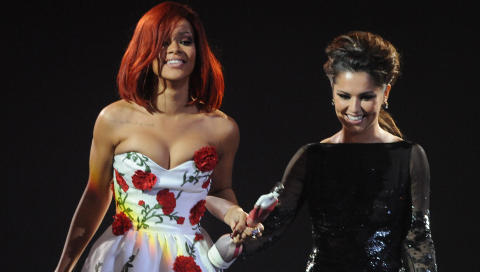 GJENSIDIG BEUNDRING: B�de Rihanna og Cheryl Cole har uttrykt sin forkj�rlighet for hverandre. Her under Brit Awards i fjor. Foto: Stella Pictures