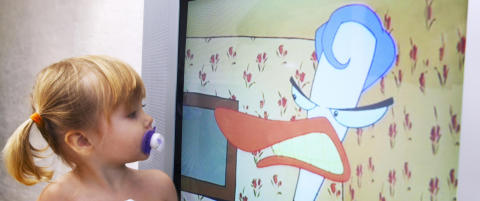 Svenskene anbefales � avskaffe TV-lisensen