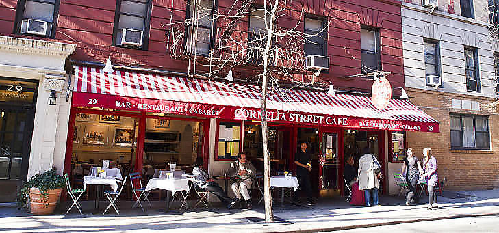 MAT & MER: Cornelia Street Café - mat, musikk, poesi i skjønn forening. Norske New York-bosatte musikere som Eivind Opsvik, Lage Lund og Jostein Gulbrandsen står rett som det er på plakaten her. Foto: TERJE MOSNES MAT & MER: Cornelia Street Café - mat, musikk, poesi i skjønn forening. Norske New York-bosatte musikere som Eivind Opsvik, Lage Lund og Jostein Gulbrandsen står rett som det er på plakaten her. Foto: TERJE MOSNES