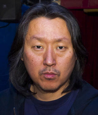 POPULÆR: Tom Chang er ansvarlig for jazzbookinga på Cornelia Street Café, og får daglig et dusin forespørsler om spillejobb fra hele verden. Foto: TERJE MOSNES POPULÆR: Tom Chang er ansvarlig for jazzbookinga på Cornelia Street Café, og får daglig et dusin forespørsler om spillejobb fra hele verden. Foto: TERJE MOSNES