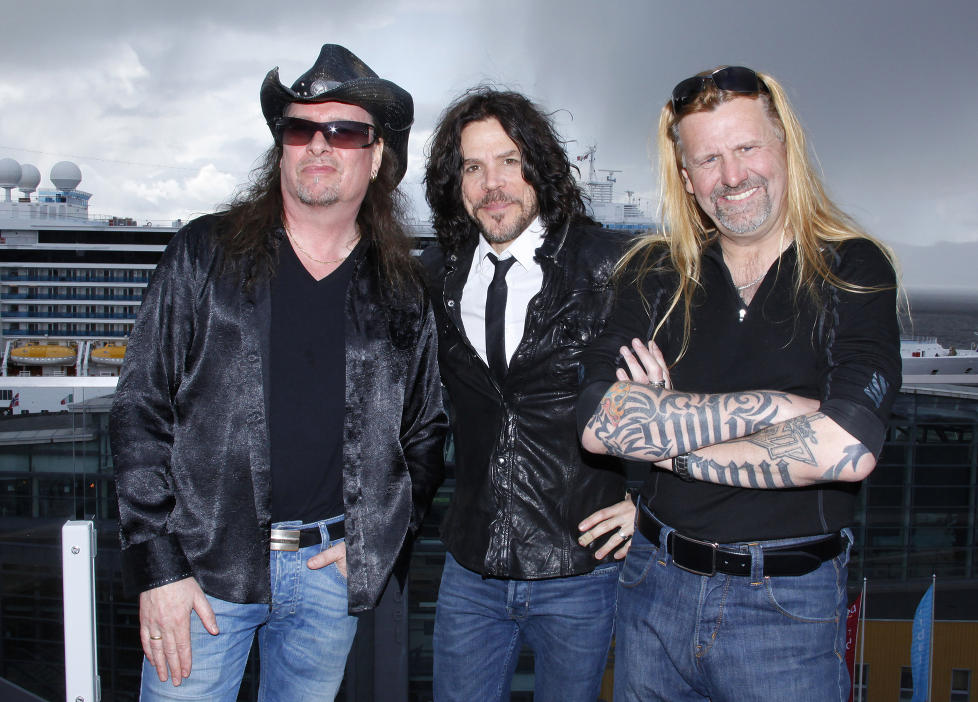 TN-TROIKA: TNTs tre vokalister. Fra venstre Dag Ingebrigtsen (sang i bandet fra oppstarten i 1982 til 1984) Tony Harnell (vokalist 1984-2006) og Tony Mills (vokalist siden 2006). Foto: Arne Nordt�mme