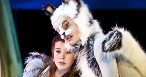 ASKEPOTT: Meklingsløsning berger oppsettingen av Askepott på Operaen - her i en barneoppsetting med Ingeborg Mantor som Askepott og Ingrid Dissen som kattren. Foto: Erik Berg, Den Norske Opera og Ballett. ASKEPOTT: Meklingsløsning berger oppsettingen av Askepott på Operaen - her i en barneoppsetting med Ingeborg Mantor som Askepott og Ingrid Dissen som kattren. Foto: Erik Berg, Den Norske Opera og Ballett.