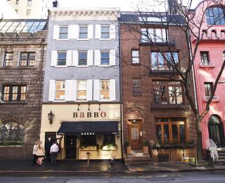 PASTA: Babbo er en av New Yorks beste italienske restauranter. Har du ikke forhåndsbestilt, må du møte opp tidlig hvis du skal ha en sjanse til å få bord. PASTA: Babbo er en av New Yorks beste italienske restauranter. Har du ikke forhåndsbestilt, må du møte opp tidlig hvis du skal ha en sjanse til å få bord.