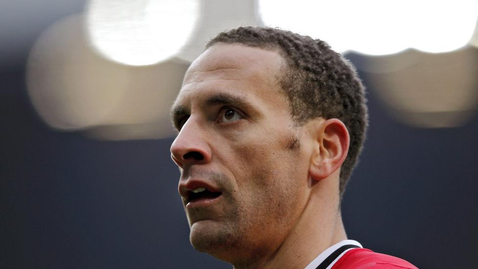 SKUFFET: Det var Rio Ferdinand allerede. I dag virker han og folkene hans mer forbannet. Foto: SCANPIX/EPA/KERIM OKTEN