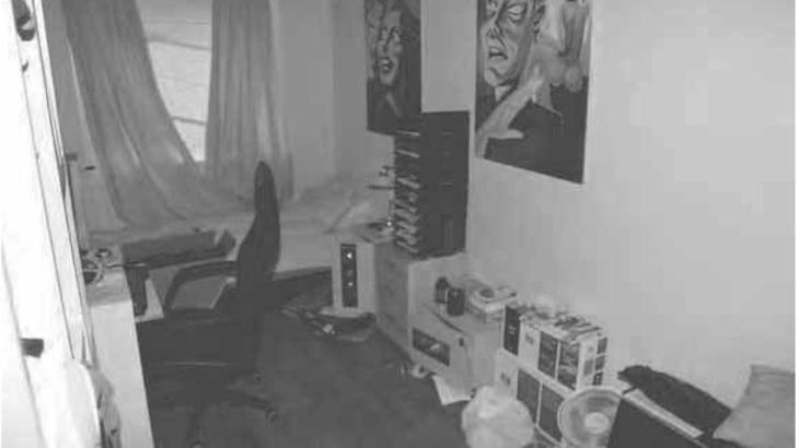 GUTTEROMMET: Anders Behring Breiviks rom i morens hjem på Skøyen. Foran datamaskinen her tilbragte han mesteparten av sin tid fra 2006. GUTTEROMMET: Anders Behring Breiviks rom i morens hjem på Skøyen. Foran datamaskinen her tilbragte han mesteparten av sin tid fra 2006.