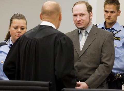 <b>HØRER SITT EGET VITNE:</b> Det er Anders Behring Breivik som har ønsket den svenske religionsviteren og samfunnsdebattanten Mattias Gardell som vitne. Her fra retten i dag.