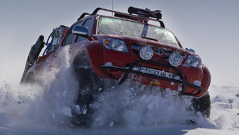HARD CORE: På vei mot den magnetiske nordpol. Foto: Arctic Trucks HARD CORE: På vei mot den magnetiske nordpol. Foto: Arctic Trucks