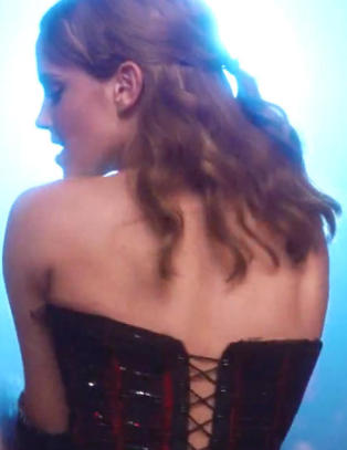 Her er Emma Watson som lokkende burlesque-danser