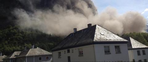 Her g�r den �kontrollerte� sprengningen veldig galt