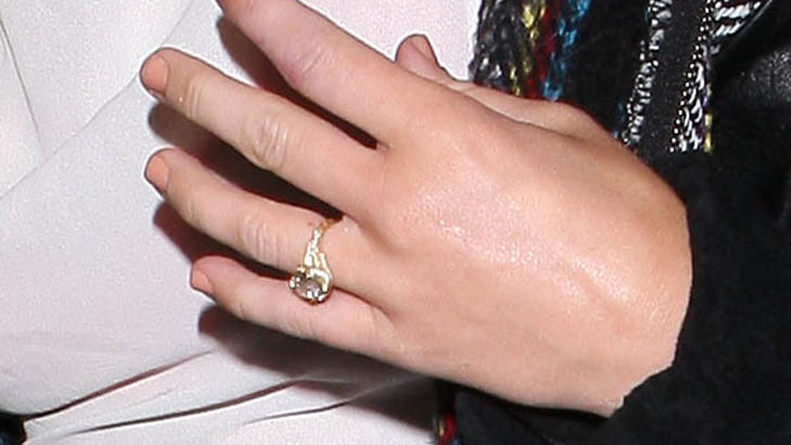  VINTAGE:  Ringen er av 18 karat gull og har en 3.5 karats diamant. Foto: Stella Pictures