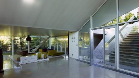 FRAMTIDSINTERIØRER: Space Group har laget rom som juryen for Houens Fonds Diplom 2012 betegner som scener for det moderne liv. Foto: Jeroen Musch FRAMTIDSINTERIØRER: Space Group har laget rom som juryen for Houens Fonds Diplom 2012 betegner som scener for det moderne liv. Foto: Jeroen Musch