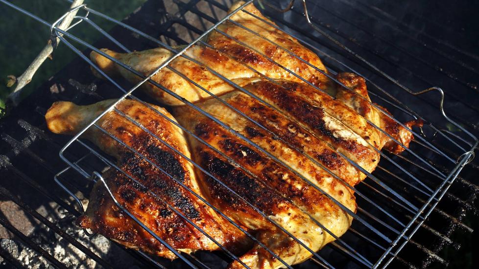 Glad og god: Kylling smaker som regel s� lite at den b�de er vanskelig � hate og vanskelig � elske. Foto: Mette Randem