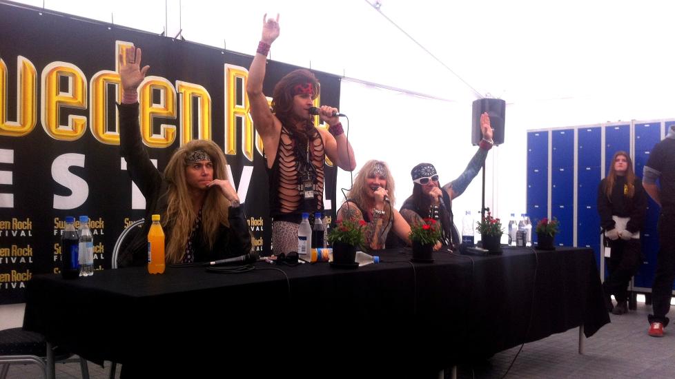 T�YSEROCKERE:Steel Panter fra Los Angeles begynte som et coverband, n� spiller gjengen de st�rste scenene med egne l�ter og velregissert tullball. Her under pressekonferansen p� Sweden Rock. Foto: Torgrim �yre.