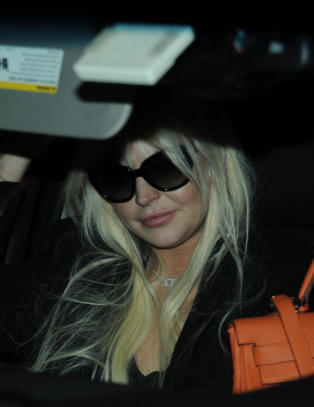 Lindsay Lohan til sykehus etter bilulykke