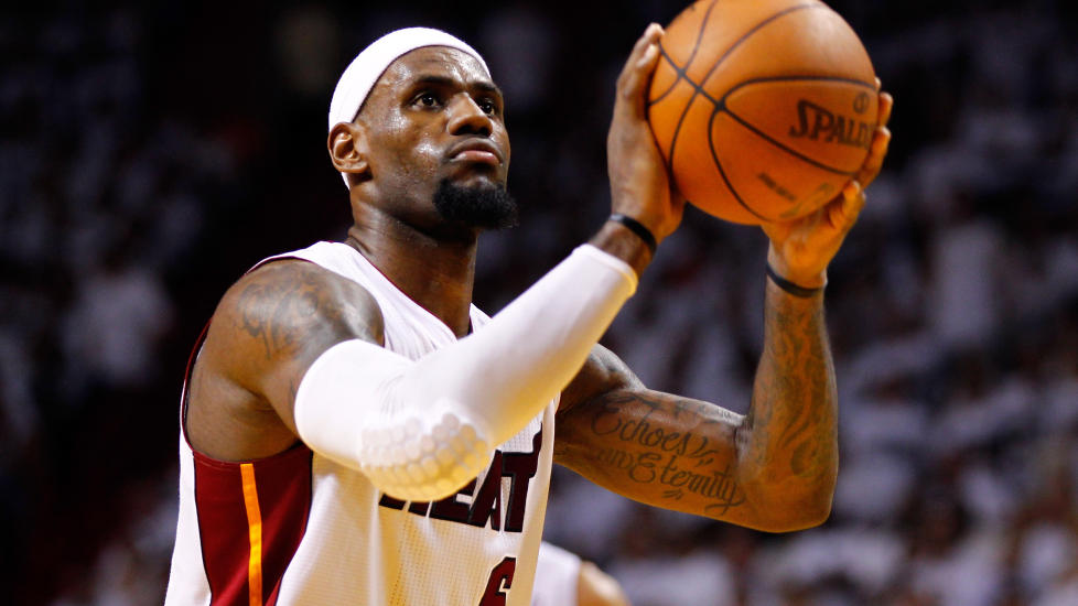 FINALEKLAR: Miami Heat er finaleklar i NBA-sluttspillet takket v�re lagets tre superstjerner. LeBron James, Dwyane Wade og Chris Bosh scoret lagets 31 siste poeng da Boston Celtics ble sl�tt 101-88. Foto: Mike Ehrmann/Getty Images/AFP