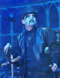 Tilbake fra de d�de