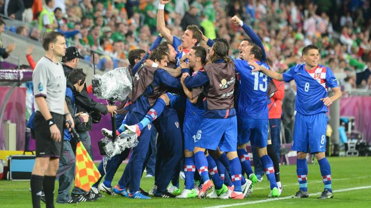 JUBLET MED BENKEN: Kroatia sjokkåpnet ved å score allerede etter tre minutter. Foto: AFP PHOTO / DIMITAR DILKOFF / NTB scanpix JUBLET MED BENKEN: Kroatia sjokkåpnet ved å score allerede etter tre minutter. Foto: AFP PHOTO / DIMITAR DILKOFF / NTB scanpix