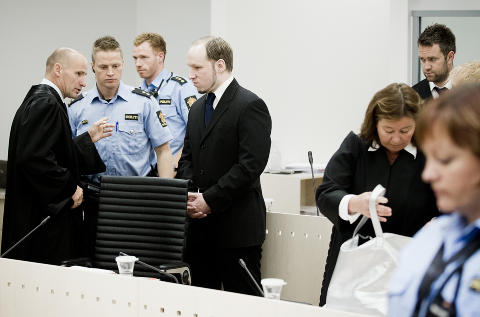 <b>- IKKE PSYKOTISK:</b> Psykolog Eirik Johannessen er helt overbevist om at terrortiltalte Anders Behring Breivik ikke er psykotisk og trenger medisinering. Her fra retten i dag.