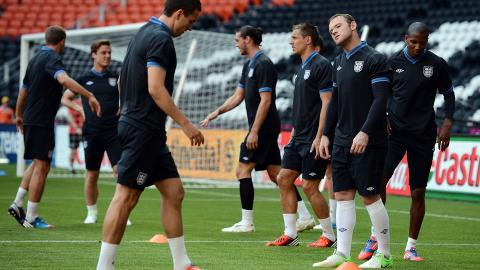 SVAK I DE SISTE MESTERSKAPENE: Wayne Rooney fikk sitt internasjonale gjennombrudd da han storspilte for England i EM i 2004, men siden den gang har han sjelden levert i mesterskap. Foto: AFP PHOTO / FRANCK FIFE SVAK I DE SISTE MESTERSKAPENE: Wayne Rooney fikk sitt internasjonale gjennombrudd da han storspilte for England i EM i 2004, men siden den gang har han sjelden levert i mesterskap. Foto: AFP PHOTO / FRANCK FIFE