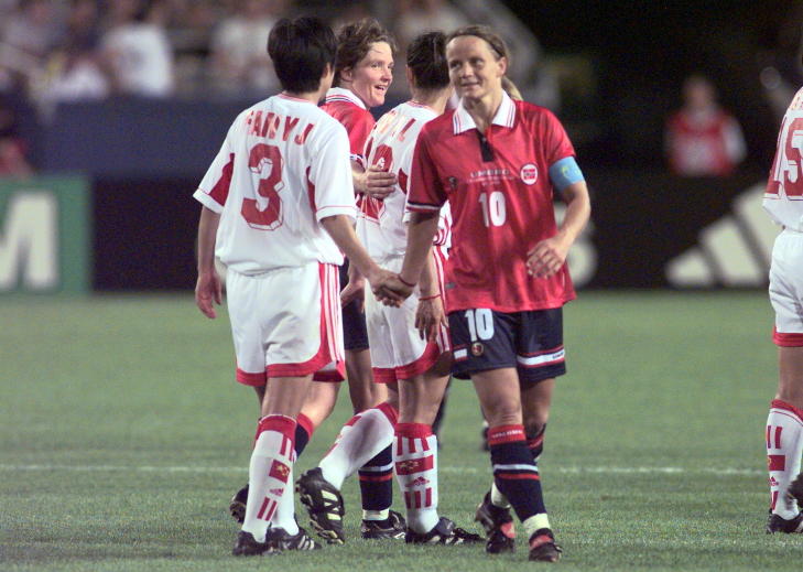  PROFF:  Linda Medalen var en av Norges fremste kvinnelige fotballspillere da hun var aktiv p� landslaget p� 90-tallet. Her fra fotball-VM for kvinner i 1999, da Kina slo Norge 5-0 i semifinalen. Foto: Dagbladet
