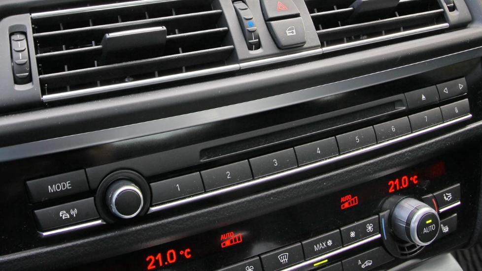 KLIMMAANLEGGET KAN GI ULUKT: Nesten alle nye biler leveres i dag med aircondition. Og i alle disse danner det seg mugg, sopp og bakterier. Foto: Terje Bj�rnsen