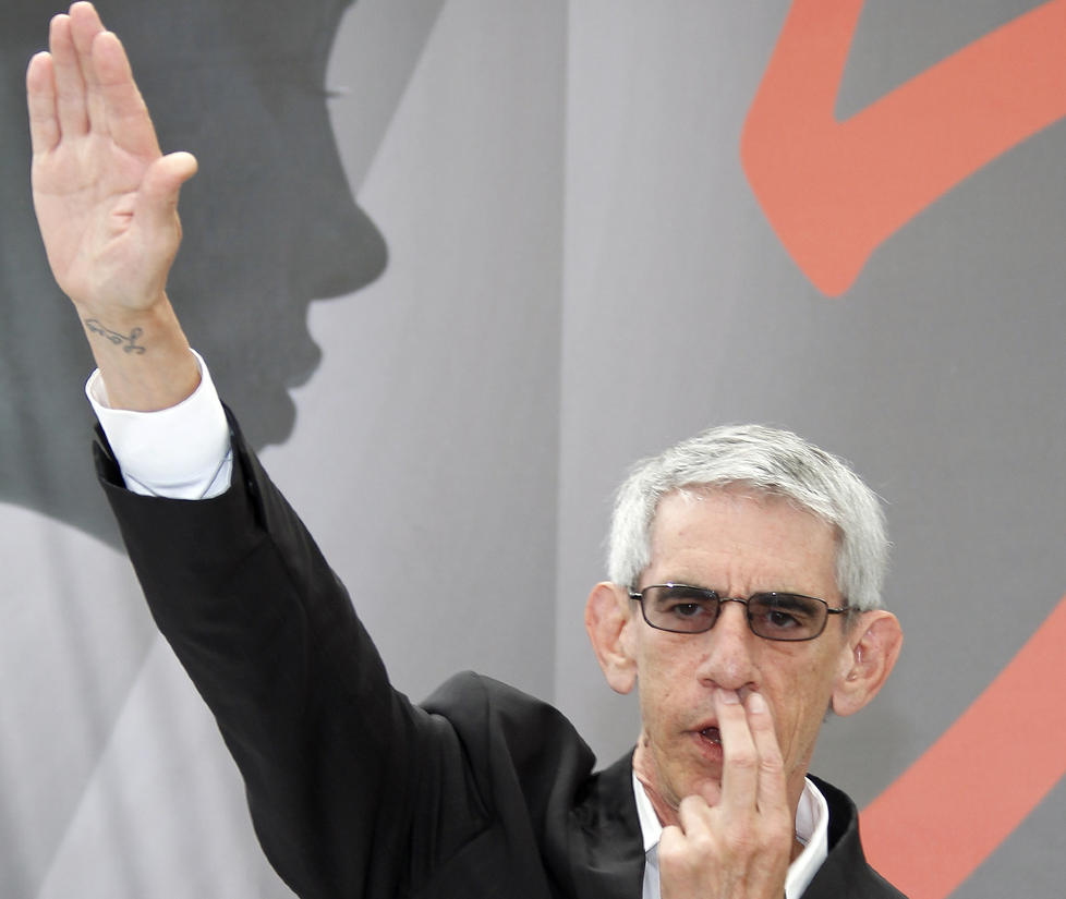NAZI-HILSEN: �Law & Order�-stjernen Richard Belzer f�r oppmerksomhet for sin opptreden p� den r�de l�peren i Monte Carlo. Foto: Eric Gaillard / Reuters / NTB Scanpix