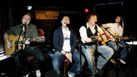 GITARSUKSESS: Askil Holm, Alejandro Fuentes, Kurt Nilsen og Espen Lind ble raskt en popul�r kvartett, og fikk s�rlig oppmerksomhet for deres versjon av Leonard Cohens �Hallelujah�.

Foto: Frank Karlsen / Dagbladet