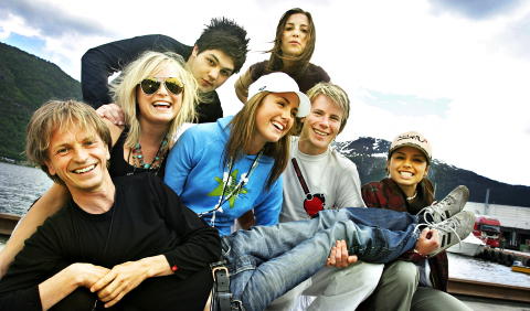 UNGT IDOL: I 2005 deltok da 16 �r gamle Alejandro Fuentes i �Idol�, sammen med blant andre Jorun Stiansen, Cindy Hovde, Alejandro Fuentes, Eva Weel Skram, Tone Damli Aaberge og Christian Stenseng. Dav�rende �Idol�-dommer Ole Evenrud er for�vrig �n av ekspertene i �Stjernekamp�. Foto: Anders Gr�nneberg / Dagbladet