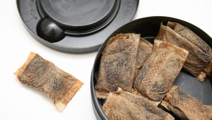 SKADELIG: - Ut fra det vi vet i dag, ser snus ut til å ha flere av de samme skadevirkningene som røyking har, sier forsker Tom K. Grimsrud. Foto: CRESTOCK SKADELIG: - Ut fra det vi vet i dag, ser snus ut til å ha flere av de samme skadevirkningene som røyking har, sier forsker Tom K. Grimsrud. Foto: CRESTOCK