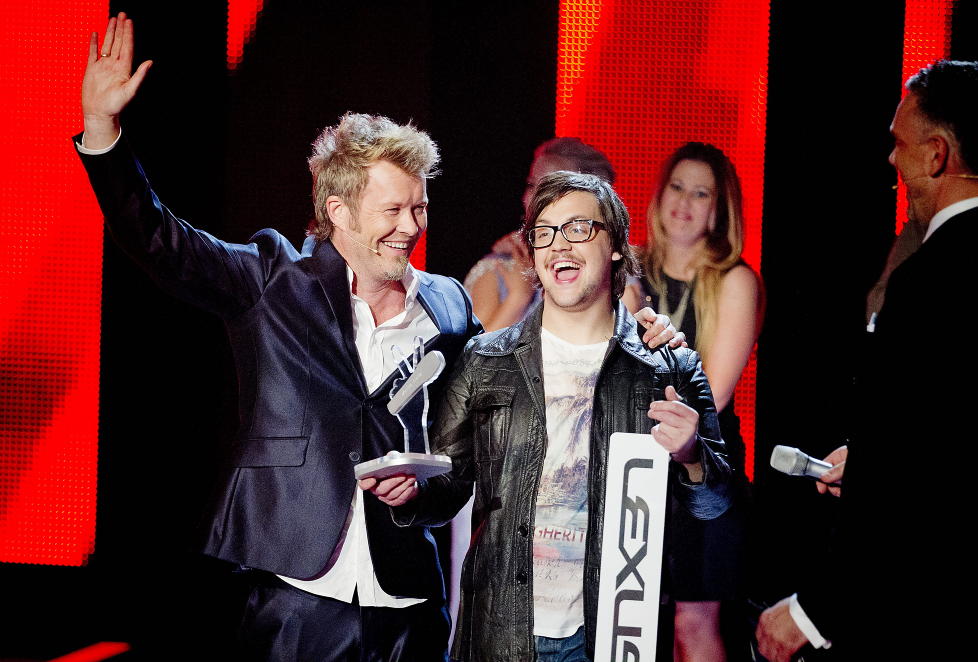 SEIERHERRE: Martin Halla (23) vant �The Voice� med Magne Furuholmen som mentor. Furuholmen takket nei til en ny sesong av suksessprogrammet p� TV 2 fordi han mener han f�rst m� oppfylle sine l�fter til �rets deltakere. Foto: Bj�rn Langsem / Dagbladet.