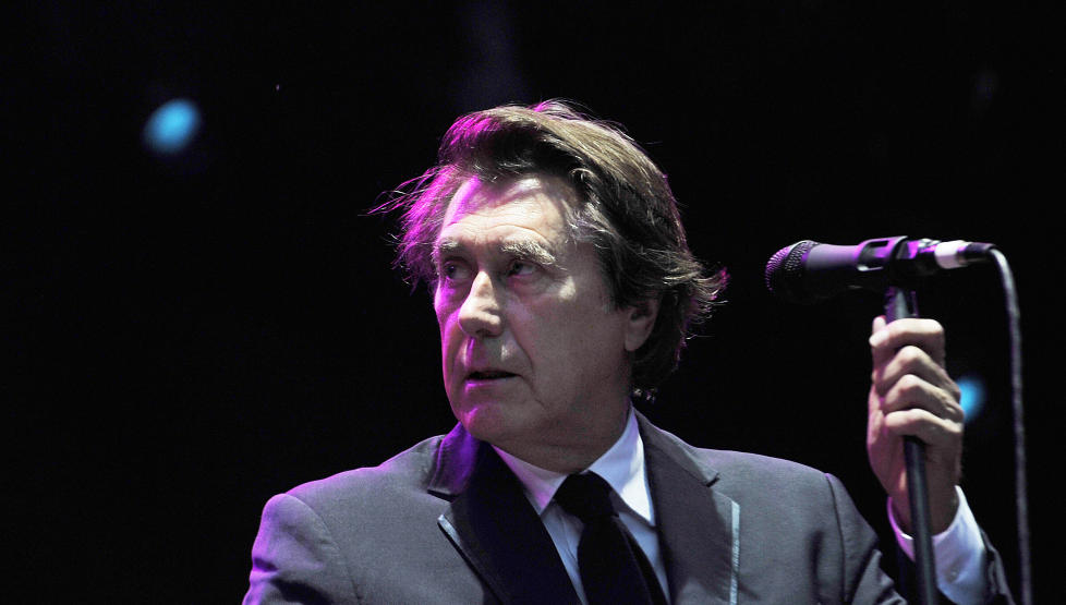 MUSIKALSK DELIKATESSE: Bryan Ferry ga en sterk konsert p� �pningsdagen av Norwegian Wood-festivalen i Oslo. Den godt voksne artisten har fremdeles stil og stemme. Foto: Hans Arne Vedlog