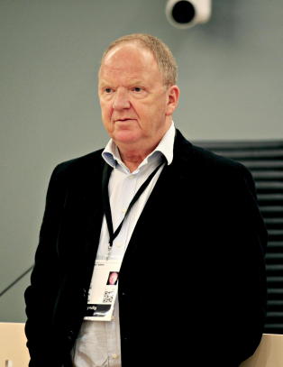 - Hver gang han åpner munnen kommer det noe galt ut
