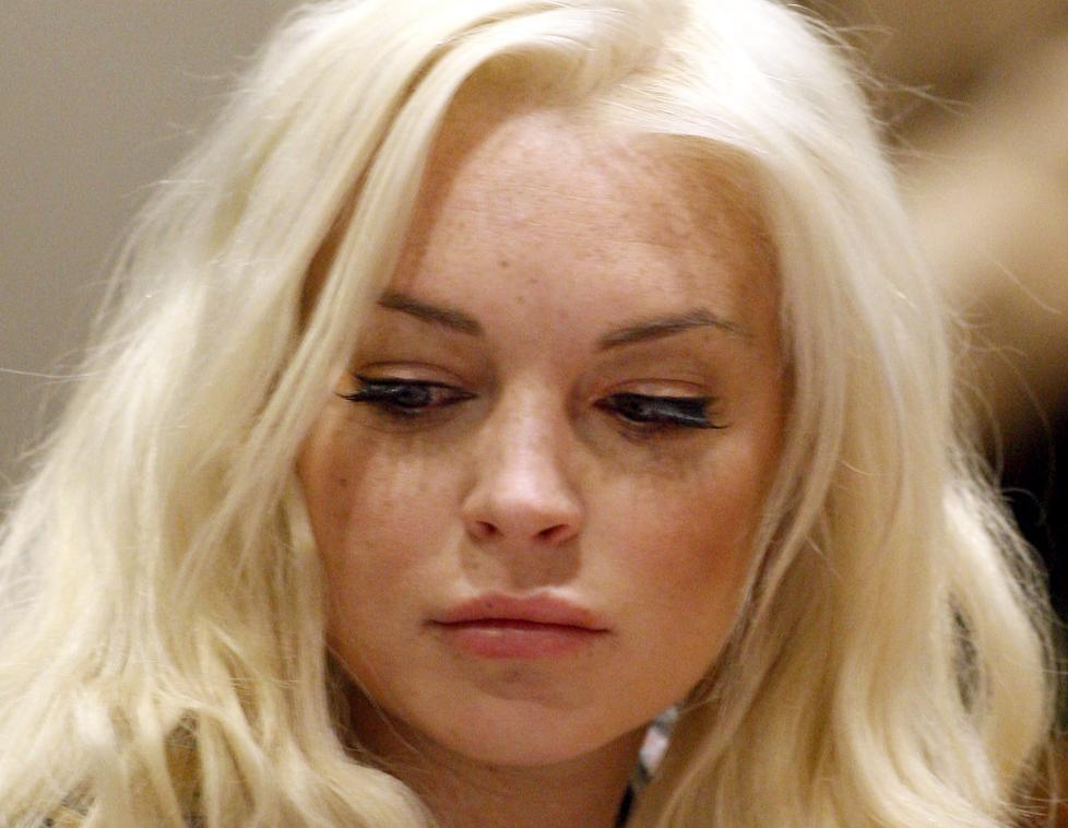  SKANDALEOMSUST:  Lindsay Lohan har v�rt inn og ut av rehab den siste tiden. Mange fryktet det verste hadde skjedd skuespillerinnen fredag kveld. Foto: Stella Pictures