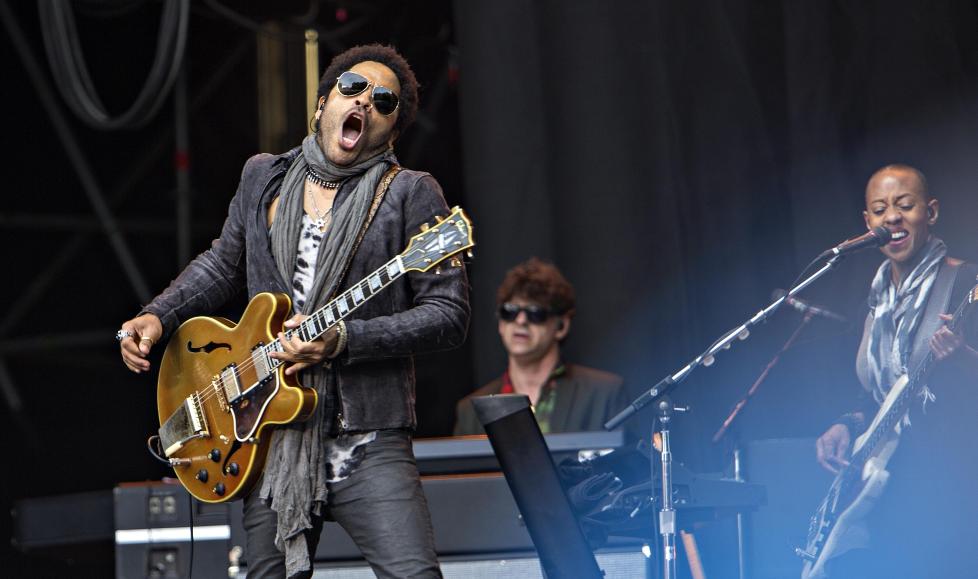 I BADET: Lenny Kravitz p� Norwegian Wood i Frognerbadet i Oslo fredag kveld. Foto: Lars Eivind Bones / Dagbladet