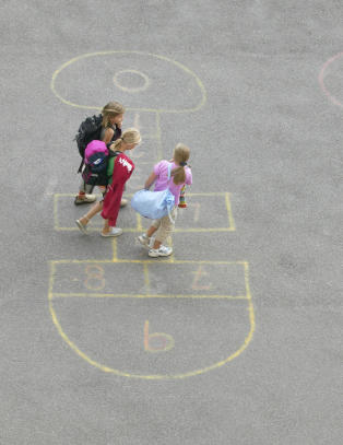 �Er jeg dum som lar barna mine g� p� en skole der de snart er de eneste etniske norske?�