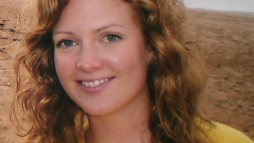 MYSTISK D�D: Den norske studenten Julie Michelle Bergheim (22) d�de p� hotellrommet p� Phi Phi-�yene i Thailand i 2009. D�dsfallet er aldri blitt oppklart. Mamma Ina Thoresen er overbevist om at datteren ble forgiftet enten av en slags gass eller insektsmiddel. Foto: privat