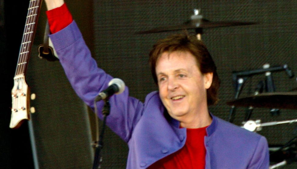SYMBOLSK SUM: Under konserten p� Valle Hovin fikk nok Paul McCartney et betraktelig h�yere honorar enn i London p� fredag. 
Foto EIK/ROBERT S. Dagbladet