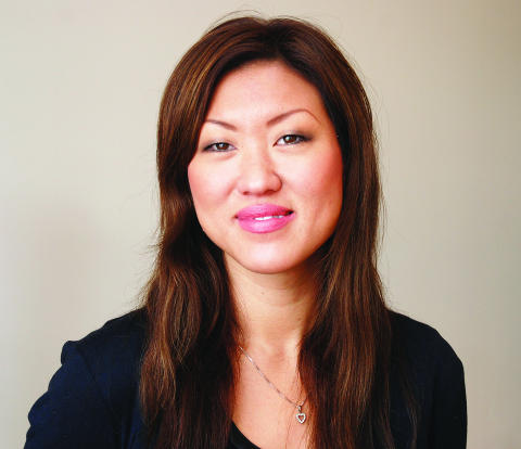 KAN TRIKSENE:  Make-up-artist Ida Asbj�rnsen viser deg hvordan.