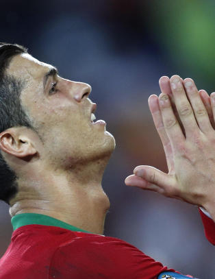 - Når vi ikke finner svakheter på fotballbanen, går vi etter hvor mye hårgelé han bruker