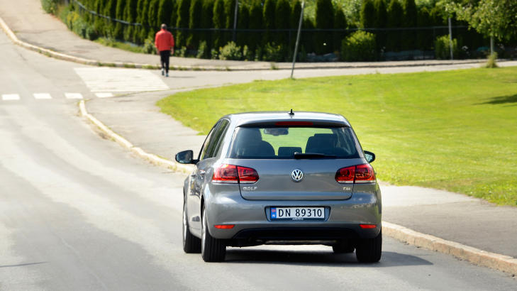 VELKJ�RENDE: Biler i kompaktklassen er herlige � kj�re. De er lettbeinte, man har god oversikt og komforten er god - med mindre du faller for fristelsen til � velge sportsunderstell. Foto: ANDREAS HANDELAND