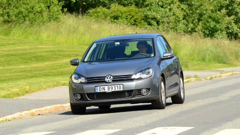 EKSTRAUTSTYR: Xenonlys med de kule LED-diodene er ekstrautstyr. Men at fronten blir t�ffere og lysegenskapene bedre, er det liten tvil om. Foto: ANDREAS HANDELAND