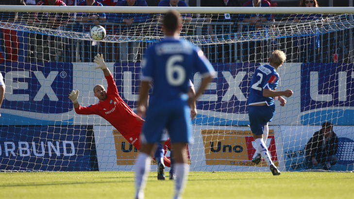 STRAFFEMÅL: Sandefjord tok ledelsen i kampen mot Vålerenga på straffespark ved Alexander Gabrielsen.
Foto: Trond Reidar Teigen / NTB scanpix STRAFFEMÅL: Sandefjord tok ledelsen i kampen mot Vålerenga på straffespark ved Alexander Gabrielsen.
Foto: Trond Reidar Teigen / NTB scanpix