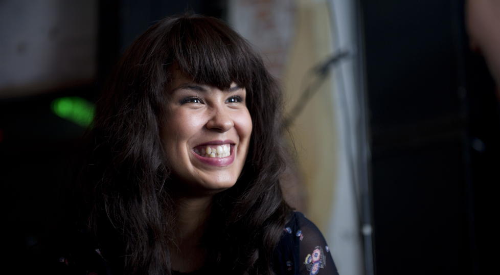 FORN�YD: Maria Mena f�r �rets Edvard-pris i klassen popul�rmusikk og virker str�lende forn�yd. Bildet er fra da hun hoppet inn som gjesteprogramleder for Lydverket i fjor. Foto: �istein Norum Monsen