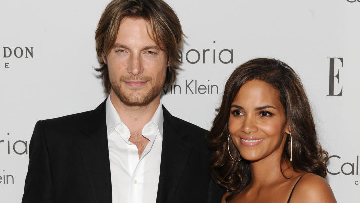 SLUTT: Halle Berry og ekskj�resten Gabriel Aubry gjorde det slutt i 2010. N� krangler de om datteren Nahla (4). Foto: Stella Pictures