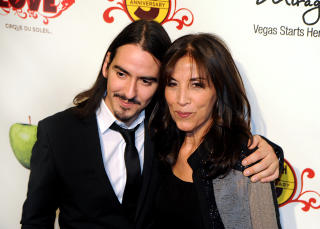 Dhani Harrison: George Harrisons s�nn sammen med moren Olivia Harrison. Foto: Brian Jones / AP Photto / NTB Scanpix.