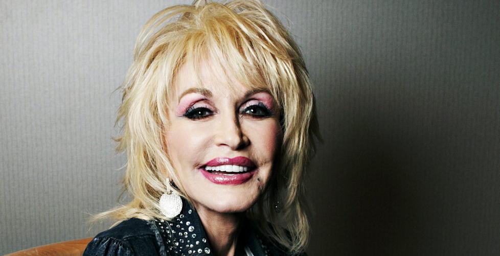 EVIG KJ�RLIGHET: Dolly Parton har v�rt gift i 49 �r, og mener at lengre perioder fra ektemannen har holdt f�lelsene varme.    FOTO: SVEINUNG UDDU YSTAD/Dagbladet
