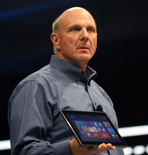 TROR DU EGENTLIG PÅ DETTE, STEVE? Microsoft-sjef Steve Ballmer brøt ikke ut i spontan dans, slik han tidligere har hatt for vane, da han presenterte selskapets store satsing. Foto: Scanpix TROR DU EGENTLIG PÅ DETTE, STEVE? Microsoft-sjef Steve Ballmer brøt ikke ut i spontan dans, slik han tidligere har hatt for vane, da han presenterte selskapets store satsing. Foto: Scanpix